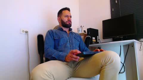 oliver online show from April 8, 2026, 1:55 pm