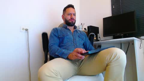 oliver online show from April 13, 2026, 3:39 pm