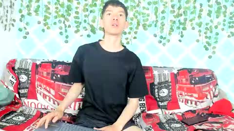 oliverhot2005 online show from February 18, 2025, 12:39 pm