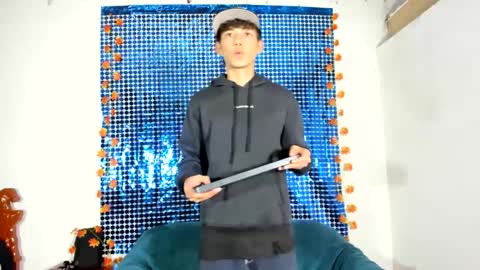 oliverhot_2005 online show from February 26, 2025, 1:43 am