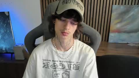Snapshot of oliverrgroove chatting on May 5, 2026, 2:36 pm oliverrgroove online show from May 5, 2026, 2:36 pm