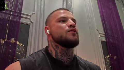 Snapshot of oliversport chatting on October 12, 2025, 3:55 pm OliverSport online show from October 12, 2025, 3:55 pm