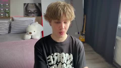 Snapshot of olivertasty chatting on June 19, 2026, 1:37 pm oliver online show from June 19, 2026, 1:37 pm