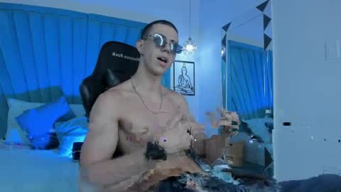 oliverthompson_01 online show from April 17, 2026, 2:36 am