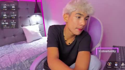 Snapshot of olivertwinky_ chatting on September 10, 2025, 4:56 am Oliver online show from September 10, 2025, 4:56 am