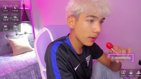 Snapshot of olivertwinky_ chatting on September 11, 2025, 5:40 am Oliver online show from September 11, 2025, 5:40 am