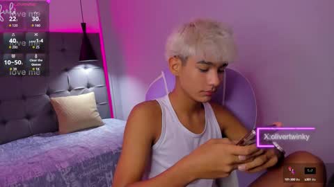 Snapshot of olivertwinky_ chatting on September 12, 2025, 4:45 am Oliver online show from September 12, 2025, 4:45 am