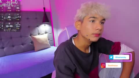 Snapshot of olivertwinky_ chatting on September 13, 2025, 4:34 am Oliver online show from September 13, 2025, 4:34 am
