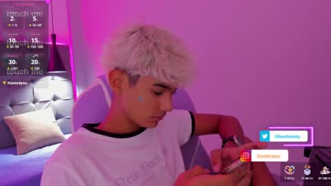 Snapshot of olivertwinky_ chatting on September 16, 2025, 3:57 pm Oliver online show from September 16, 2025, 3:57 pm