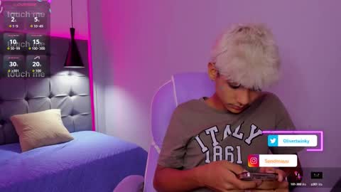 Snapshot of olivertwinky_ chatting on September 18, 2025, 4:03 am Oliver online show from September 18, 2025, 4:03 am