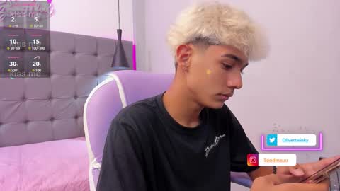 Snapshot of olivertwinky_ chatting on September 23, 2025, 5:43 am Oliver online show from September 23, 2025, 5:43 am