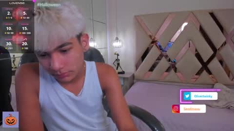 Snapshot of olivertwinky_ chatting on October 3, 2025, 1:41 pm Oliver online show from October 3, 2025, 1:41 pm