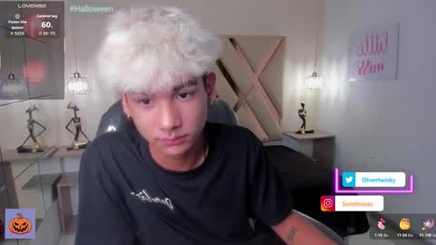 Snapshot of olivertwinky_ chatting on October 14, 2025, 4:08 pm Oliver online show from October 14, 2025, 4:08 pm