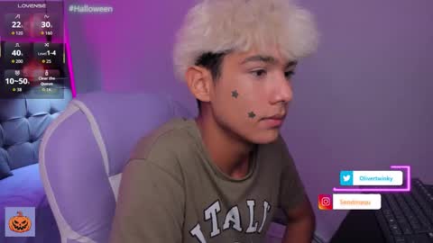 Snapshot of olivertwinky_ chatting on October 17, 2025, 11:29 pm Oliver online show from October 17, 2025, 11:29 pm