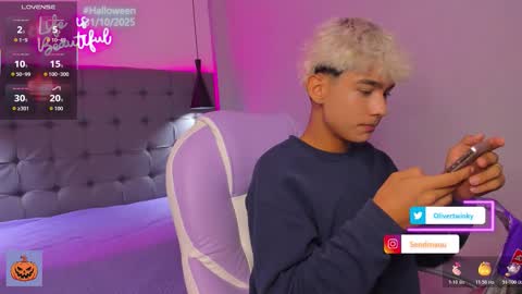 Snapshot of olivertwinky_ chatting on October 24, 2025, 1:57 am Oliver online show from October 24, 2025, 1:57 am