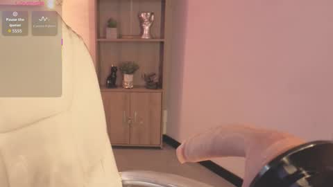 Olivia online show from November 4, 2025, 4:33 am