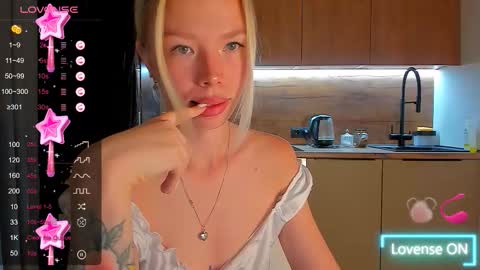 Olivia 3 online show from September 23, 2025, 8:34 pm