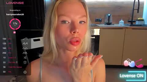 Olivia 3 online show from September 25, 2025, 9:18 pm