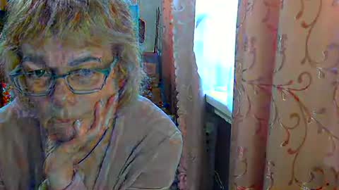 Olivia Mia online show from May 4, 2026, 7:37 am
