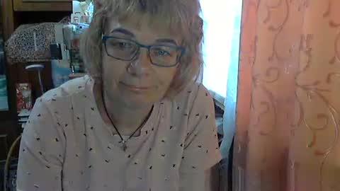 Olivia Mia online show from May 13, 2026, 5:49 am