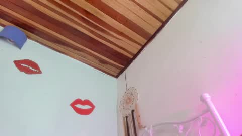 olivia_pretty_ online show from February 12, 2025, 1:30 am