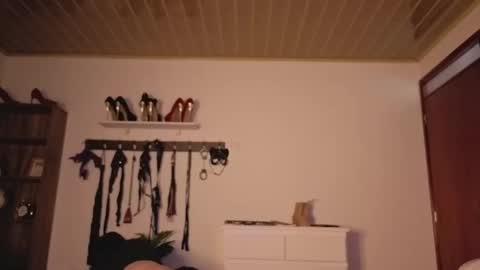   online show from December 14, 2025, 1:05 pm