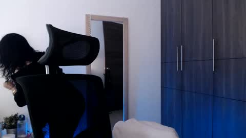 oliviaaa__ online show from January 3, 2025, 2:40 pm