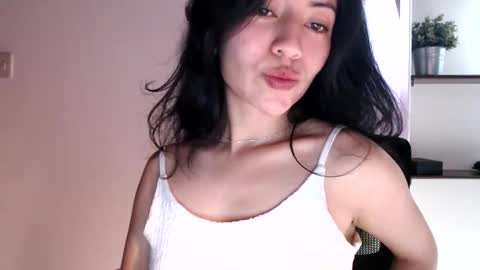 oliviaaa__ online show from November 13, 2025, 2:38 pm
