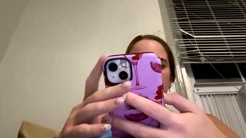 Snapshot of oliviaaraee chatting on February 5, 2026, 4:28 am oliviaaraee online show from February 5, 2026, 4:28 am