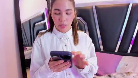 Snapshot of oliviacameron chatting on February 28, 2025, 9:12 pm OLIV online show from February 28, 2025, 9:12 pm