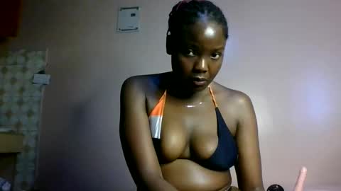 Snapshot of oliviah_1 chatting on October 17, 2025, 8:06 am oliviah_1 online show from October 17, 2025, 8:06 am