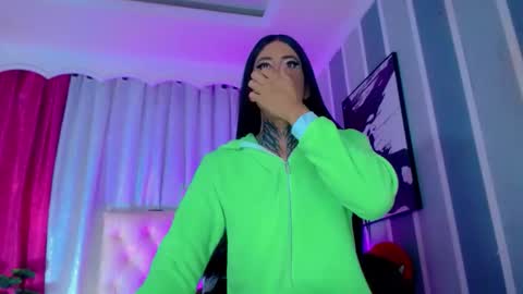 oliviahot01 online show from April 10, 2026, 2:33 pm