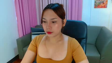 oliviahutton online show from May 11, 2026, 1:44 am