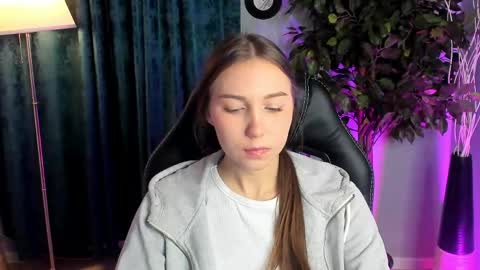 olivialangs online show from March 23, 2026, 11:14 am