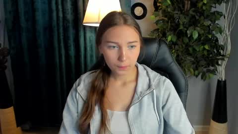 olivialangs online show from May 14, 2026, 10:55 am
