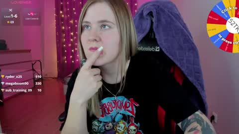 Snapshot of oliviamunk chatting on December 2, 2024, 4:09 pm . online show from December 2, 2024, 4:09 pm