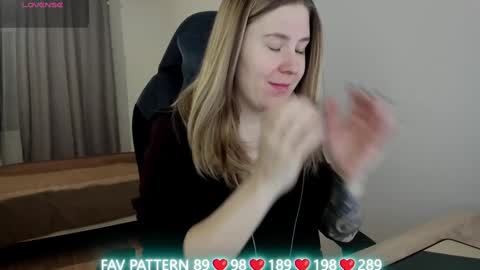 Snapshot of oliviamunk chatting on March 3, 2025, 3:52 am . online show from March 3, 2025, 3:52 am