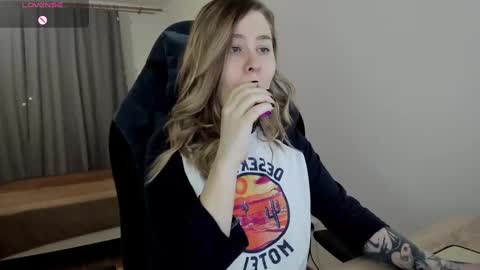 Snapshot of oliviamunk chatting on March 7, 2025, 3:40 am . online show from March 7, 2025, 3:40 am