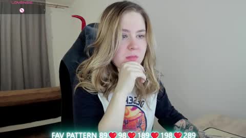 Snapshot of oliviamunk chatting on March 9, 2025, 3:32 am . online show from March 9, 2025, 3:32 am