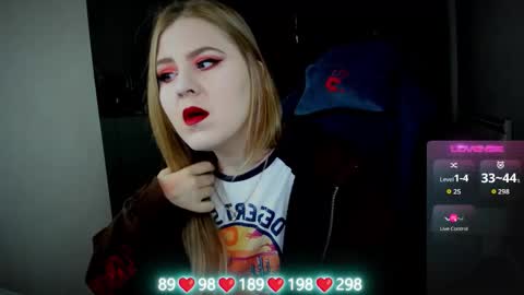 Snapshot of oliviamunk chatting on September 20, 2025, 4:24 am . online show from September 20, 2025, 4:24 am