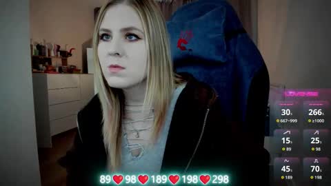 Snapshot of oliviamunk chatting on September 24, 2025, 5:33 am . online show from September 24, 2025, 5:33 am