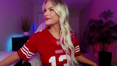 Olivia Owens online show from February 8, 2025, 11:45 pm