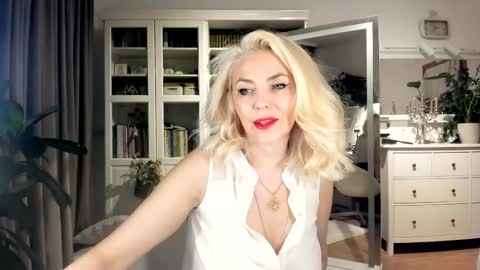 ollalla7 online show from April 25, 2026, 8:39 pm