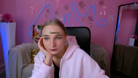 Snapshot of ollivia_dream chatting on May 2, 2026, 9:14 am Ollivia online show from May 2, 2026, 9:14 am