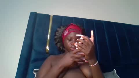 ollleina online show from April 5, 2026, 6:54 am