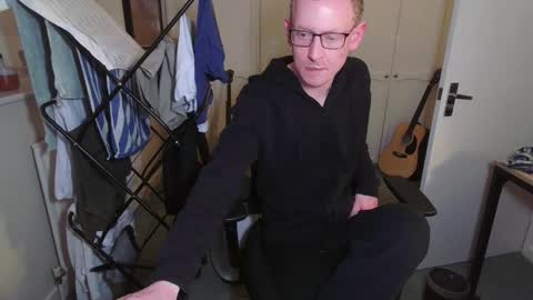 Snapshot of ollysparks chatting on March 9, 2026, 10:14 pm Olly online show from March 9, 2026, 10:14 pm