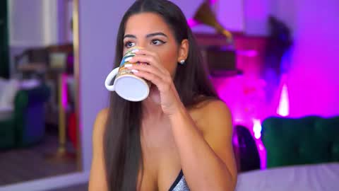 Snapshot of olyviavey chatting on October 17, 2025, 8:39 am Olivia hereee Nice to meet you online show from October 17, 2025, 8:39 am
