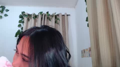 Snapshot of omariaennaid chatting on January 4, 2025, 3:29 am Angel online show from January 4, 2025, 3:29 am