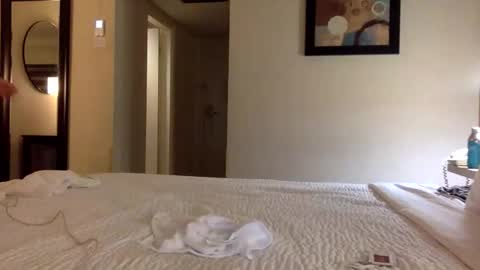 omilk online show from October 16, 2025, 2:01 am