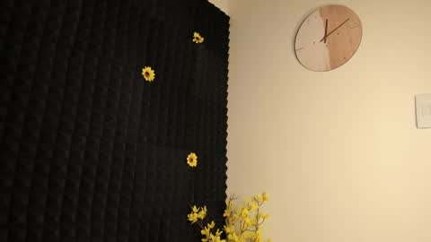 Violette online show from February 9, 2025, 8:02 pm